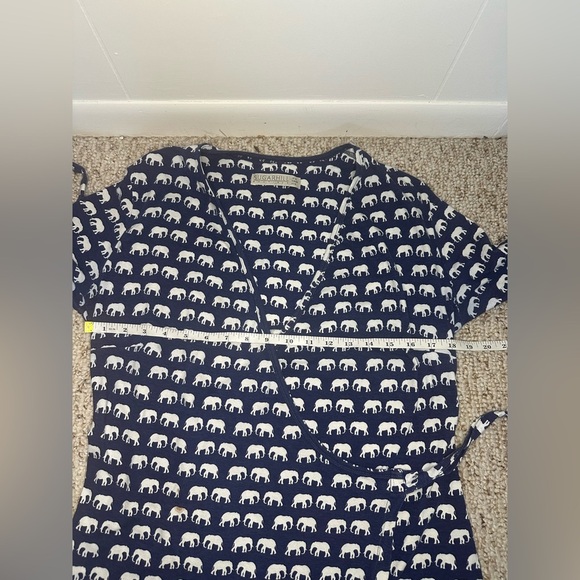Sugarhill Boutique White Elephant Print Top size 10 - Picture 8 of 9